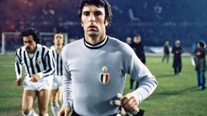 Thủ môn Dino Zoff - Thủ thành vĩ đại trước cả Buffon