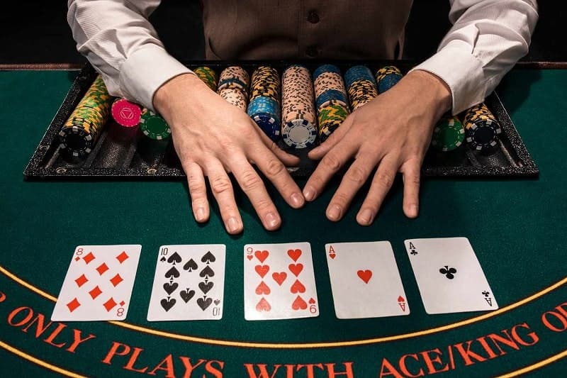 Lời khuyên của chuyên gia về cách xử lý hiệu quả các lá bài rác trong Poker