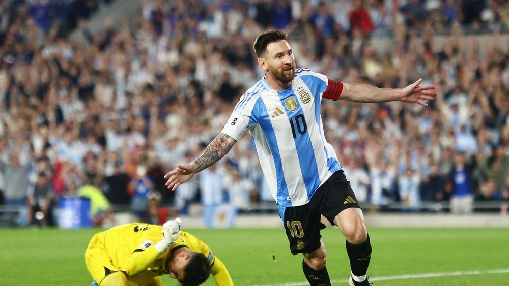 Lionel Messi lập hat-trick giúp Argentina giành chiến thắng 'hủy diệt' |  Vietnam+ (VietnamPlus)