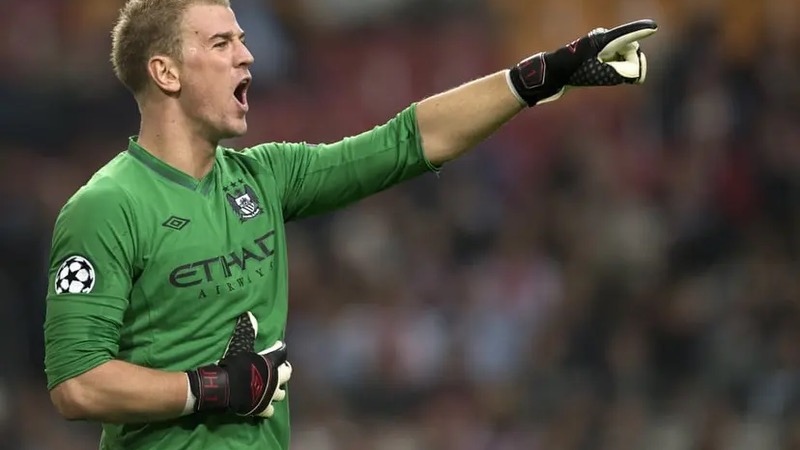 Thủ môn Joe Hart còn gây ấn tượng với một thói quen kỳ quái của mình