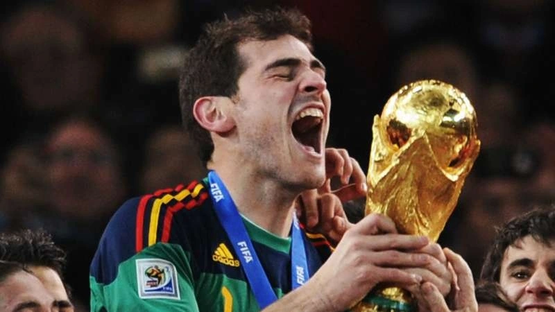 Iker Casillas giải nghệ sau 22 năm thi đấu đỉnh cao | VOV.VN