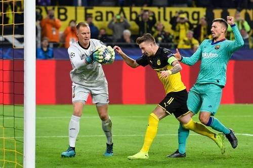 Luật thủ môn bóng đá 11 người đầy đủ nhất HTSPORT.VN