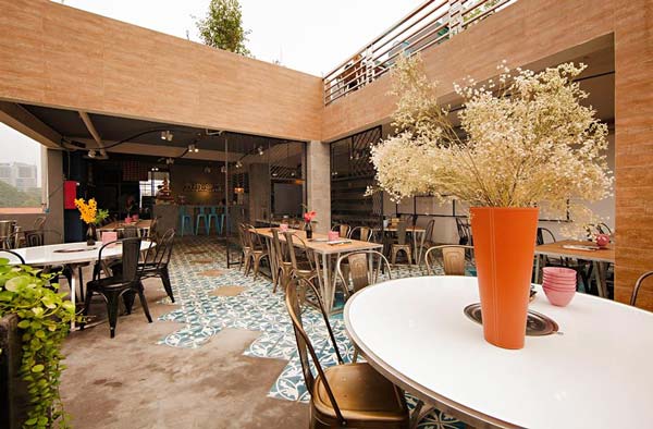 Rơm BBQ nhà hàng nướng trên cao