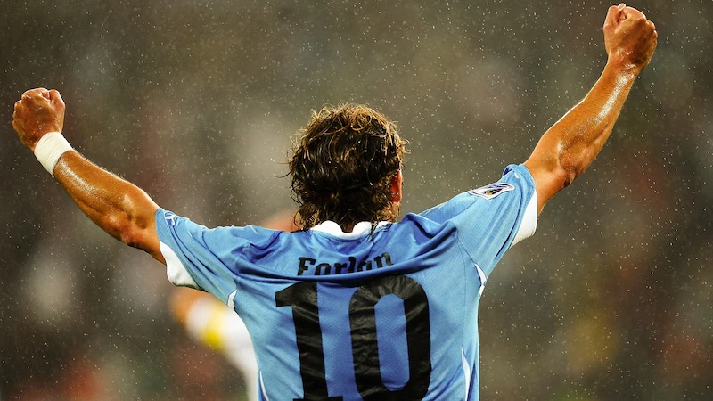 Cầu thủ Diego Forlan - Huyền thoại sau thất bại nặng nề