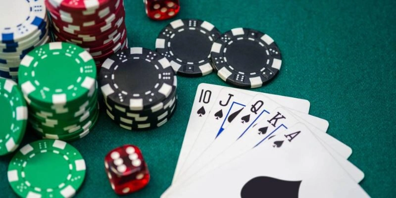 Tú lơ khơ là bài gì? Luật đánh tú lơ khơ chuẩn nhất 2025