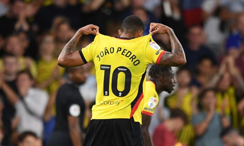 Nhiệm vụ tiền vệ phải