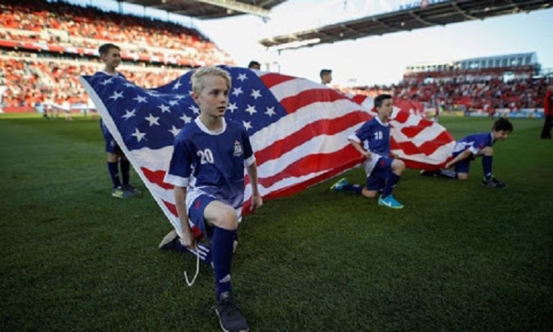 Tiền vệ phải trong bóng đá hiện đại